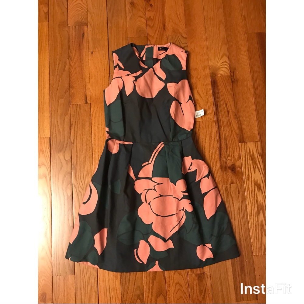 SPRING Floral Dress w/ Pockets